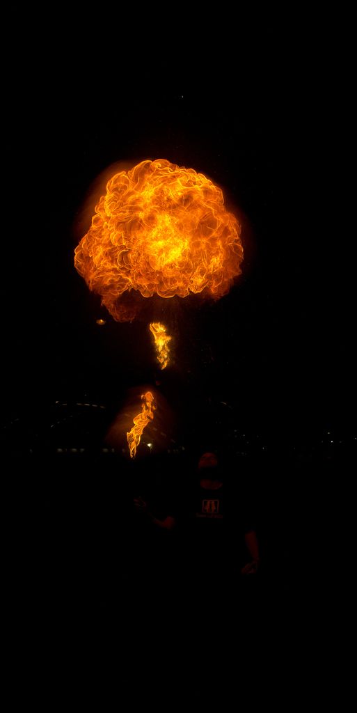 Photos cracheurs de feu - anniversaire 8 ans palais tokyo 21 janvier 2012 - Page 8 2012_Cracheurs_09